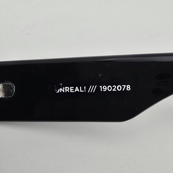 Le Specs Unreal! 1902078 Shiny Black Frame Smoke Grey Lens Sunglasses 52-16-140 - Picture 14 of 16